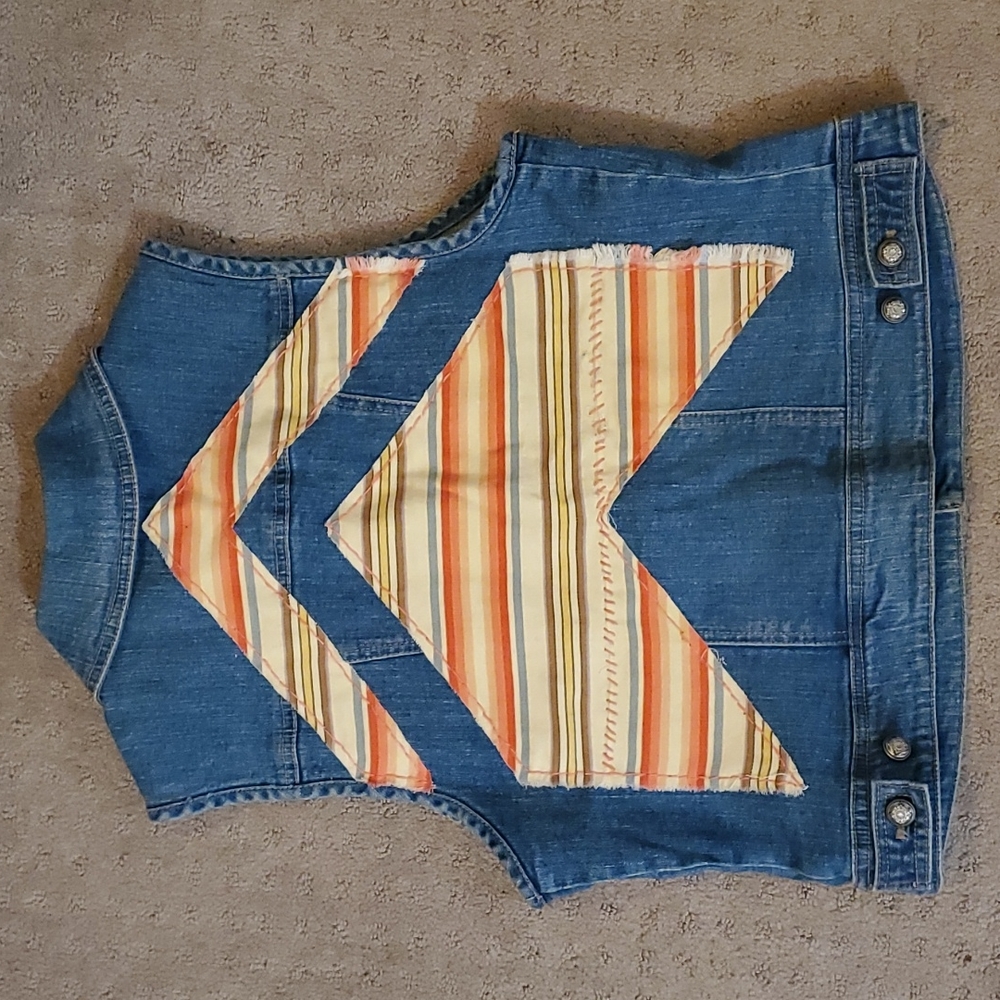 Custom patch denim vest - Picture 3 of 13